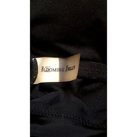 Blooming Jelly Scalloped Haulter Cheeky One Piece Swimsuit Women's Size Medium - Picture 4 of 5